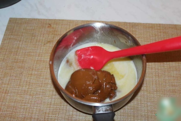 Торты из кукурузных палочек со сгущенкой, маслом без выпечки. Рецепт