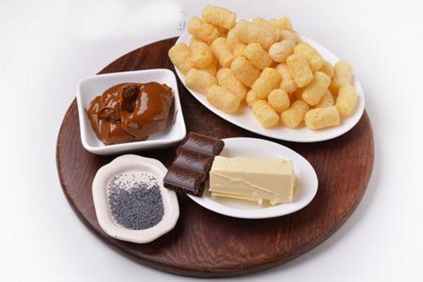 Торты из кукурузных палочек со сгущенкой, маслом без выпечки. Рецепт
