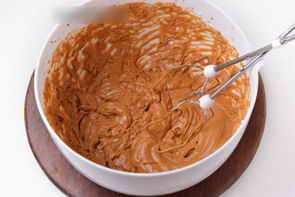 Торты из кукурузных палочек со сгущенкой, маслом без выпечки. Рецепт