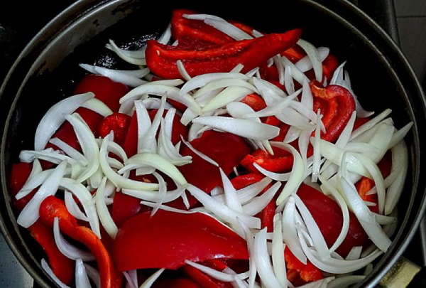Судак, запеченный с овощами в духовке. Рецепт в фольге с фото