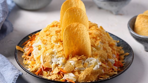 Салат Парус с корейской морковкой и чипсами. Рецепт классический по-корейски