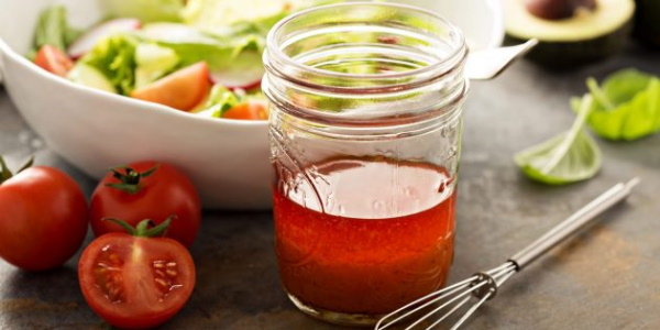 Заправка для салата с рукколой, помидорами, Моцареллой, креветками