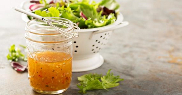 Заправка для салата с рукколой, помидорами, Моцареллой, креветками