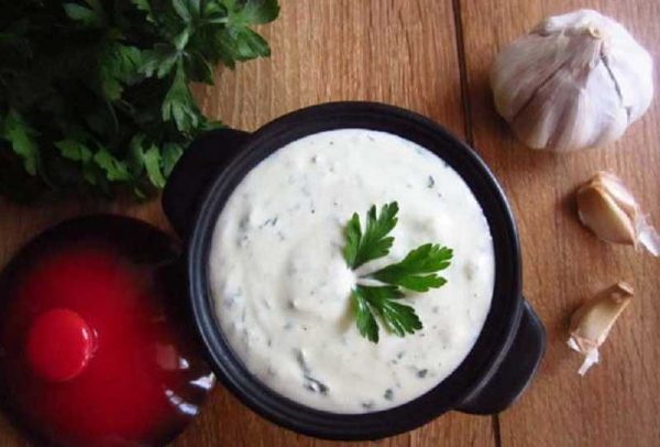 Заправка для салата с рукколой, помидорами, Моцареллой, креветками