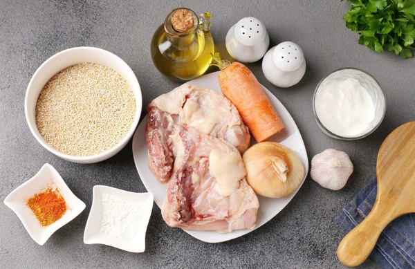Суп с ячневой крупой и курицей, грибами, капустой на мясном бульоне