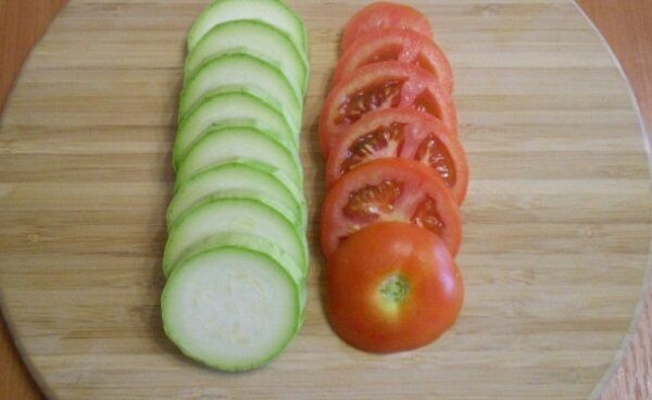 Курица по-французски на сковороде, мясо по-французски из курицы. Рецепт