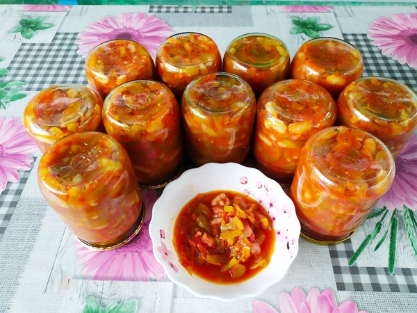 Салат с белой фасолью на зиму, из фасоли и помидоров. Рецепт с фото