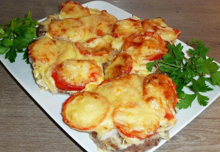 Свинина с картошкой в духовке на противне. Рецепт с сыром