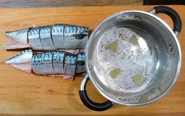 Как замариновать скумбрию вкусно и быстро в домашних условиях