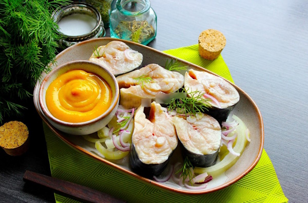 Как замариновать скумбрию вкусно и быстро в домашних условиях