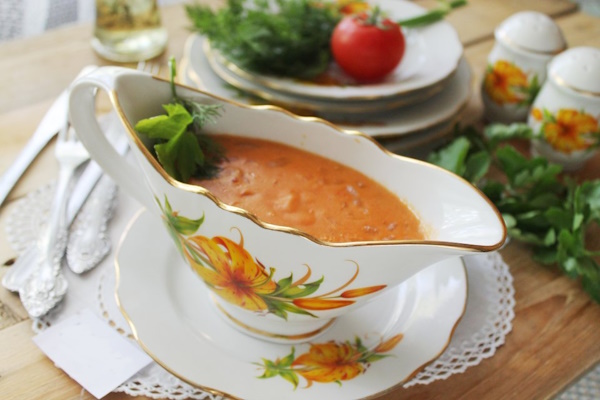 Подлива как в советской столовой с мясом, мукой, томатной пастой. Рецепт