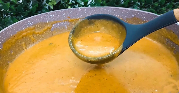 Подлива как в советской столовой с мясом, мукой, томатной пастой. Рецепт