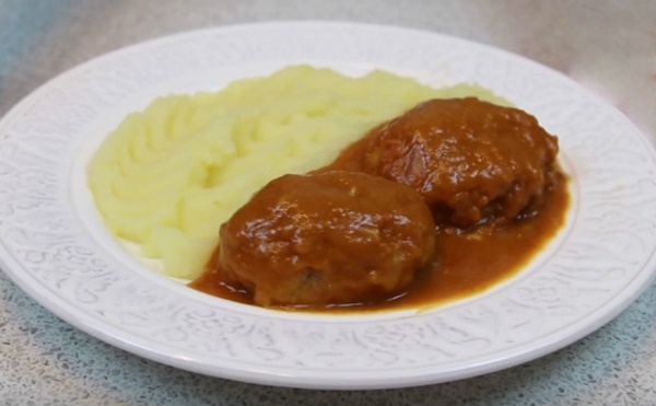 Подлива как в советской столовой с мясом, мукой, томатной пастой. Рецепт