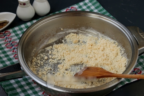 Подлива как в советской столовой с мясом, мукой, томатной пастой. Рецепт