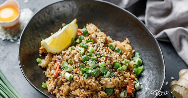 Жареный рис с яйцом и овощами по-китайски. Рецепт