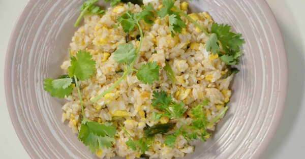 Жареный рис с яйцом и овощами по-китайски. Рецепт