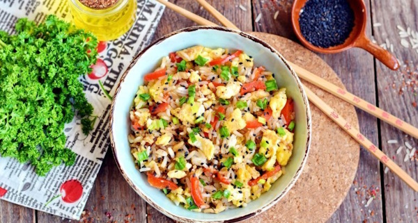 Жареный рис с яйцом и овощами по-китайски. Рецепт