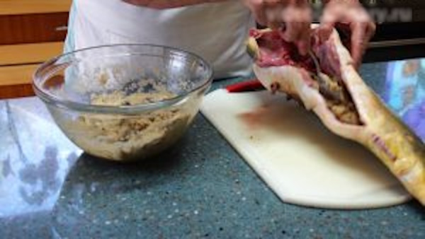 Карп фаршированный по-еврейски в духовке. Рецепт пошагово