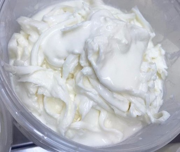 Сыр страчателла (Stracciatella) это что такое, как делают, едят